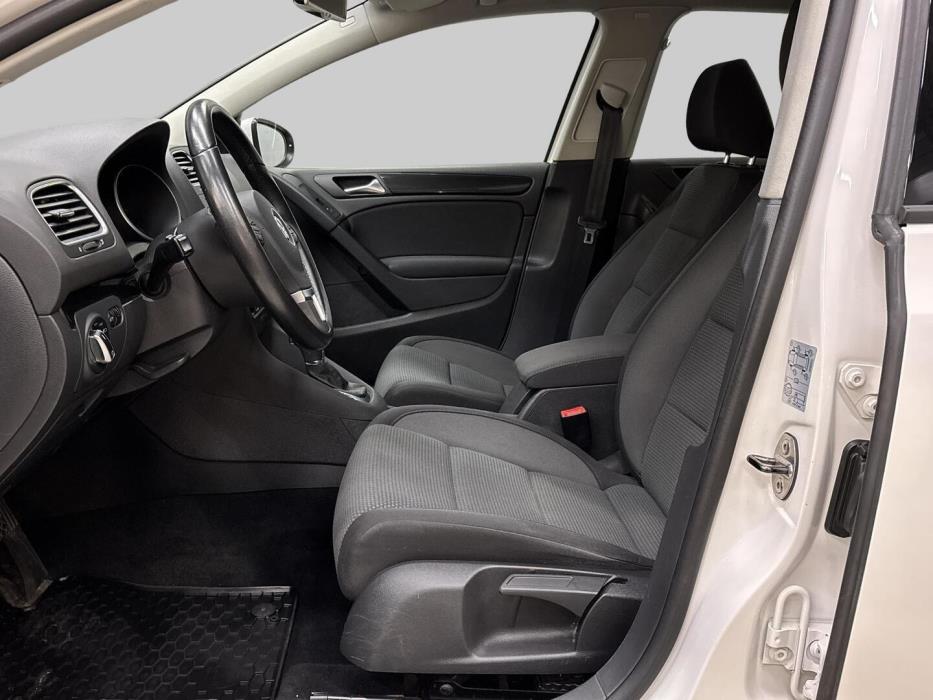 VOLKSWAGEN Golf 2012