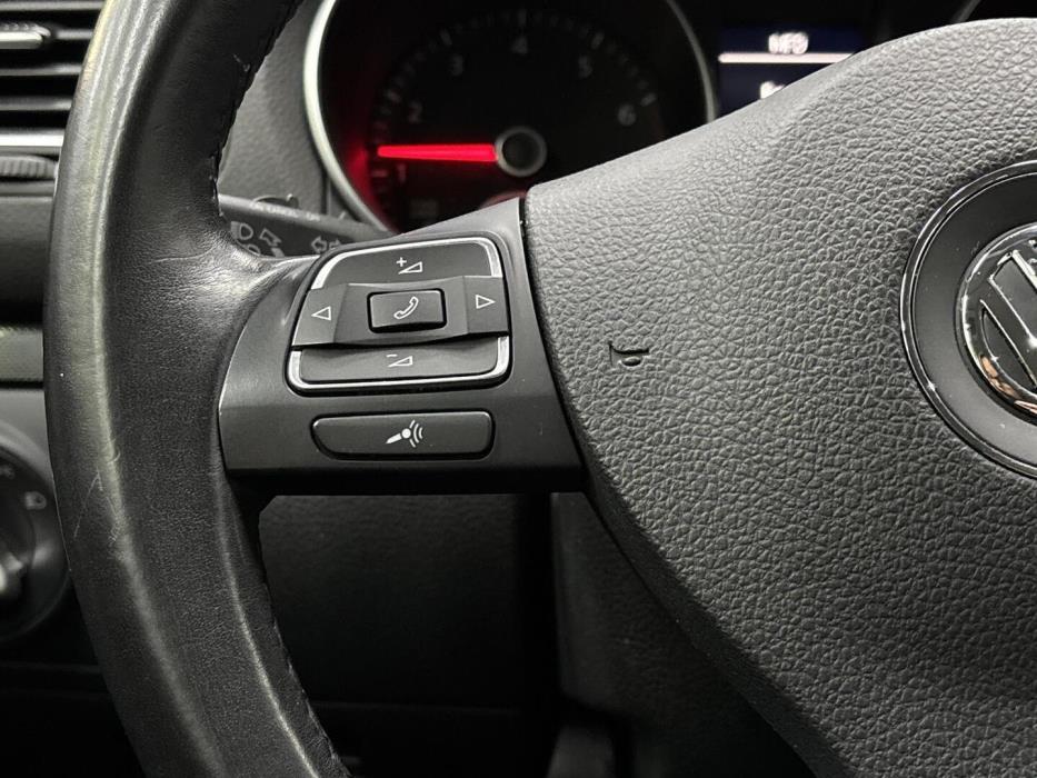 VOLKSWAGEN Golf 2012