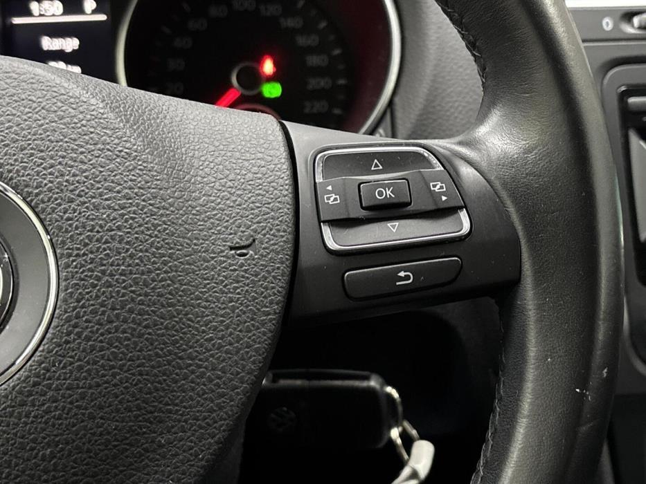 VOLKSWAGEN Golf 2012