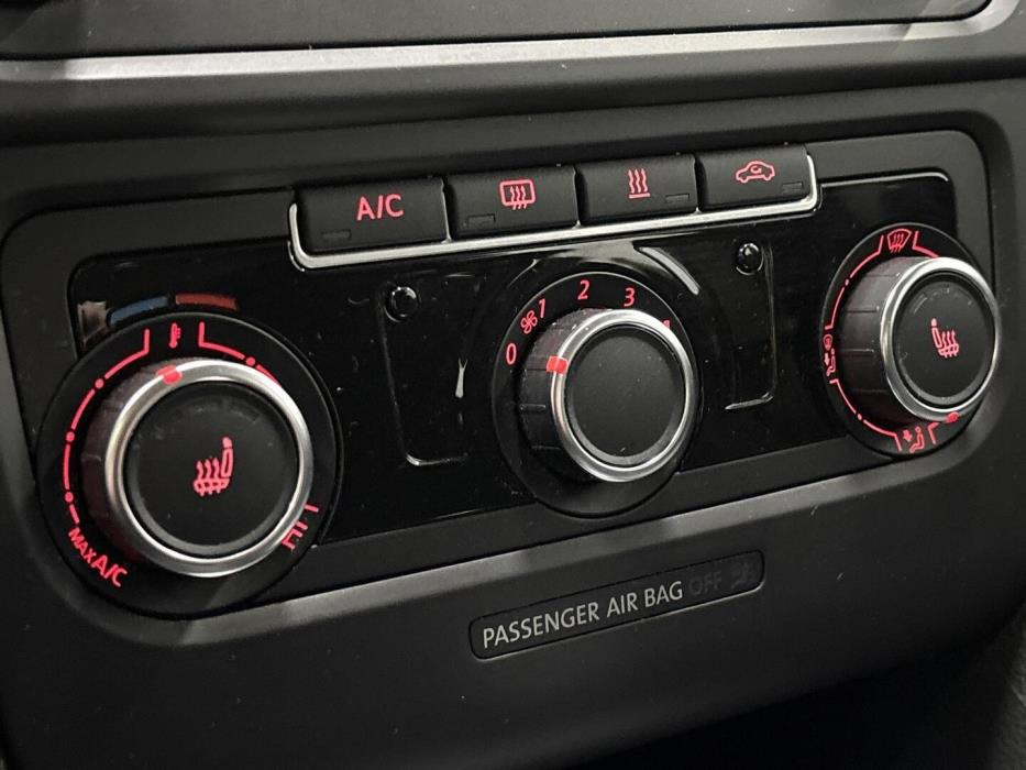 VOLKSWAGEN Golf 2012