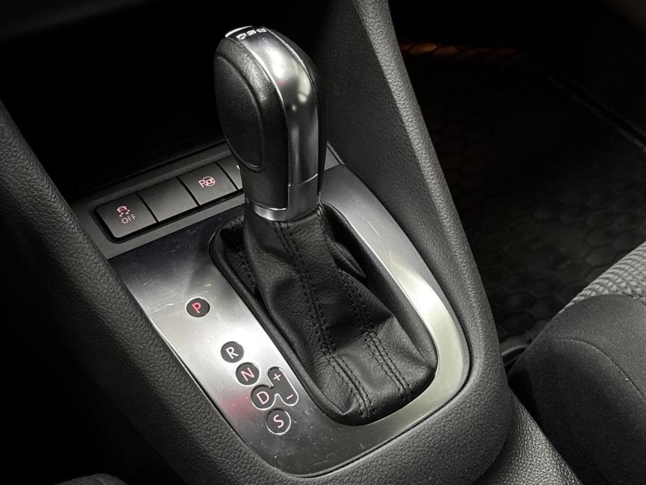 VOLKSWAGEN Golf 2012