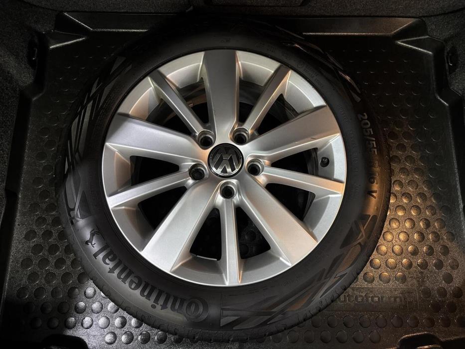 VOLKSWAGEN Golf 2012