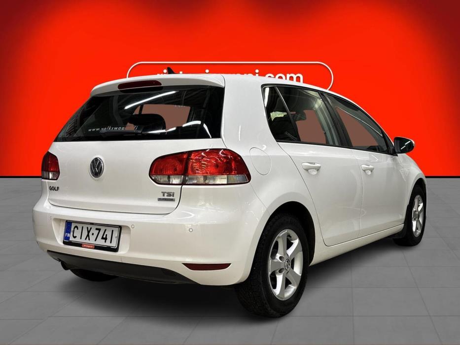 VOLKSWAGEN Golf 2012