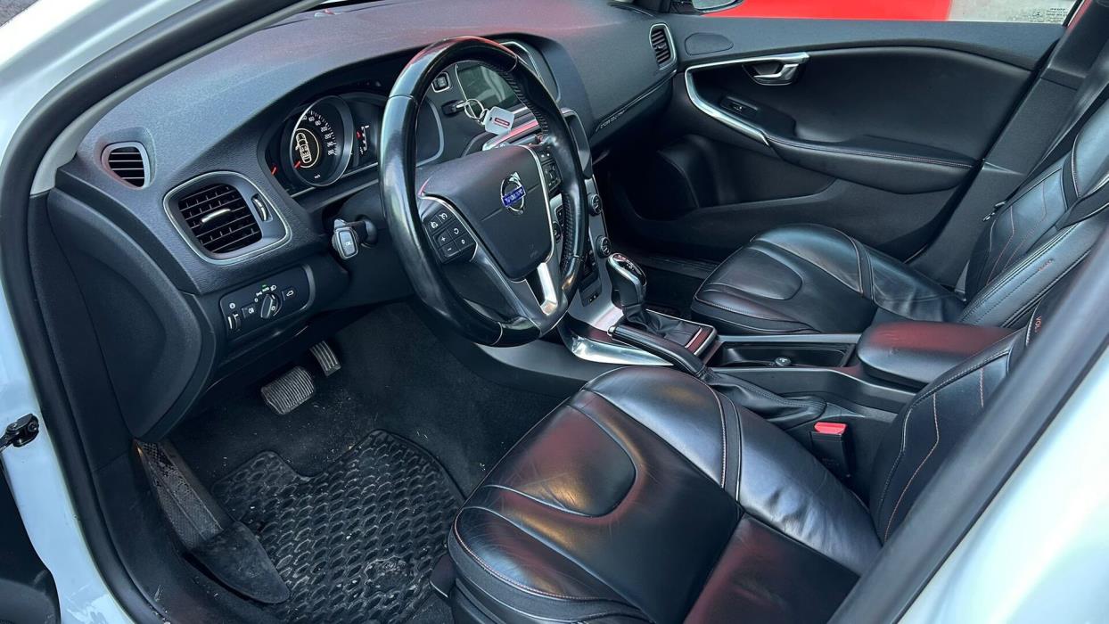 VOLVO V40 Cross Country 2014