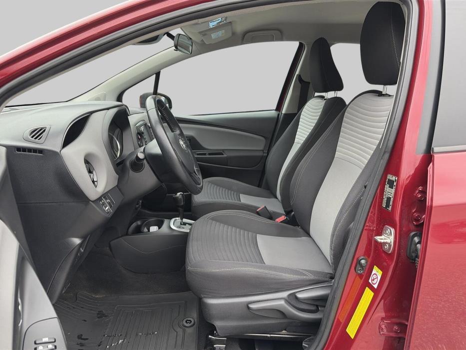 TOYOTA Yaris 2017