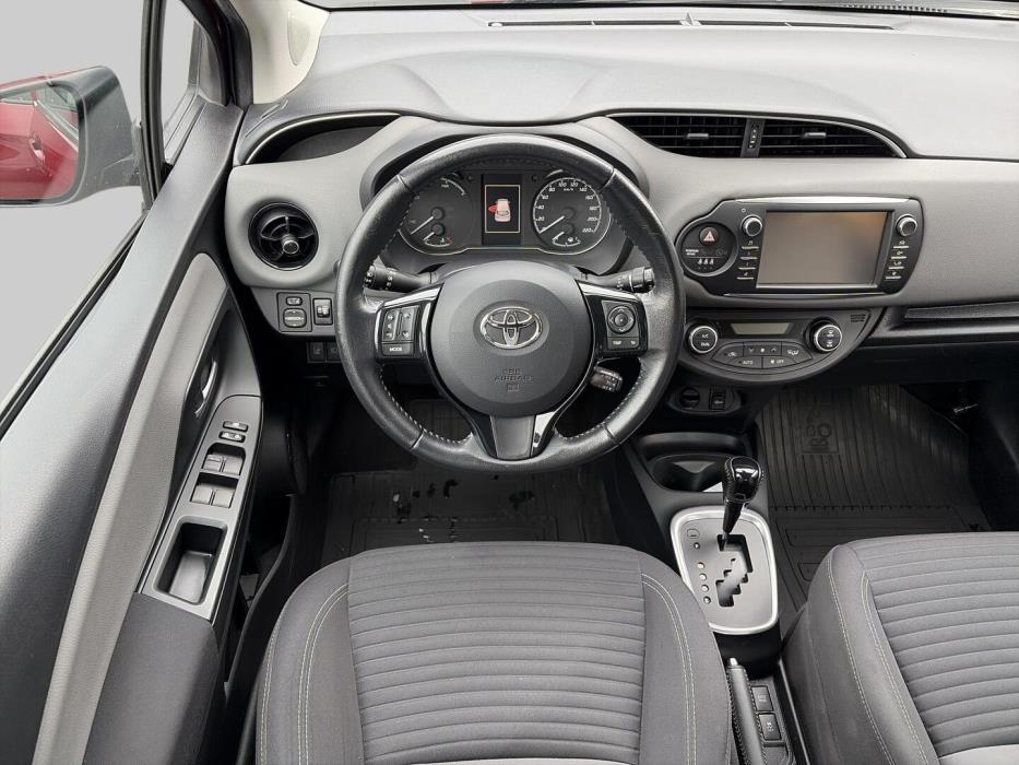 TOYOTA Yaris 2017