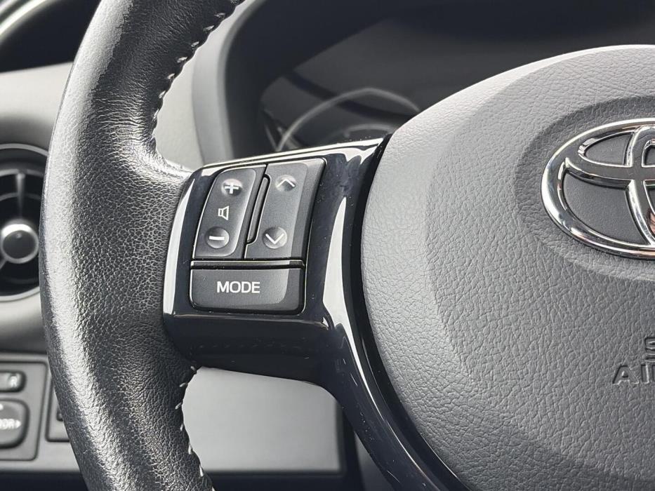 TOYOTA Yaris 2017