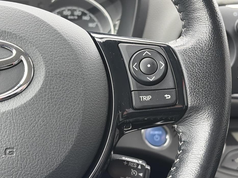 TOYOTA Yaris 2017