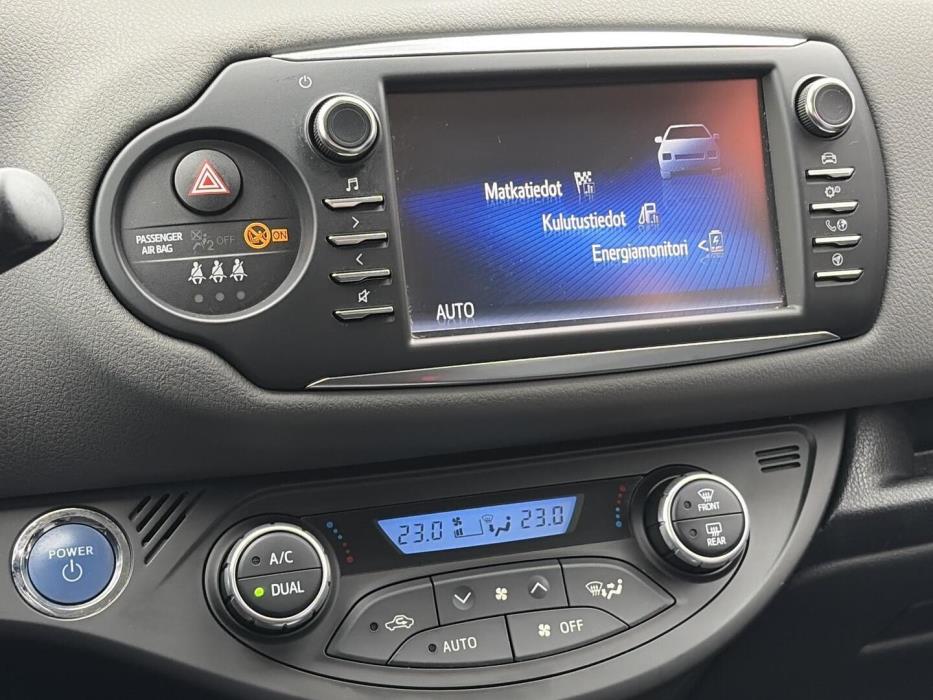 TOYOTA Yaris 2017