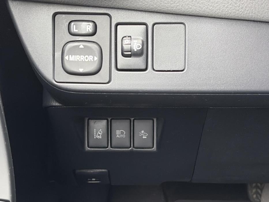 TOYOTA Yaris 2017