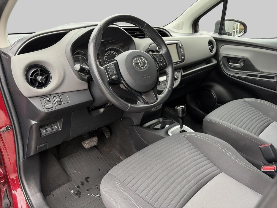 TOYOTA Yaris 2017