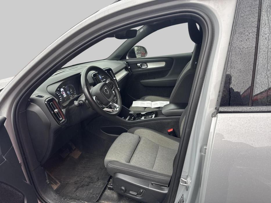 VOLVO XC40 2024