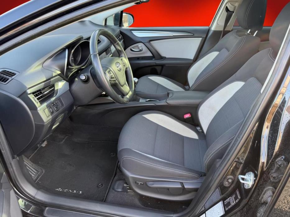 TOYOTA AVENSIS 2016