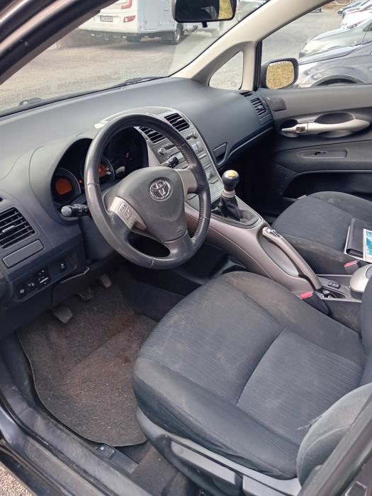 TOYOTA Auris 2009