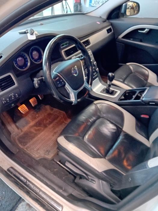 VOLVO V70 2009