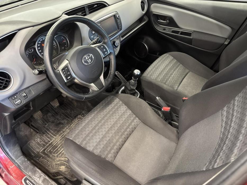TOYOTA Yaris 2016