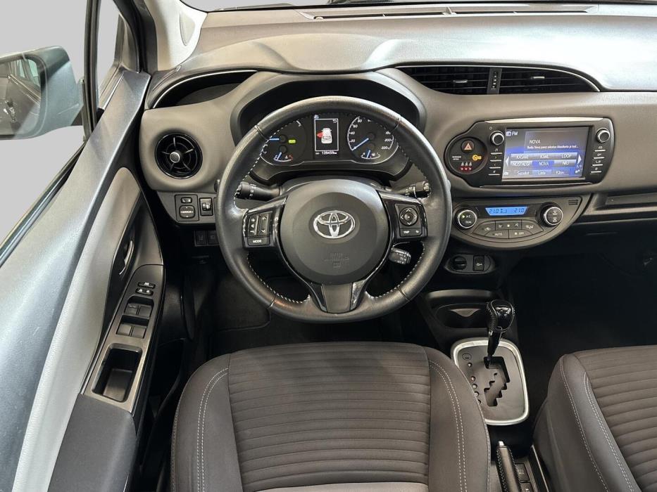 TOYOTA Yaris 2018
