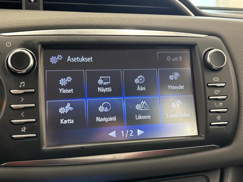 TOYOTA Yaris 2018