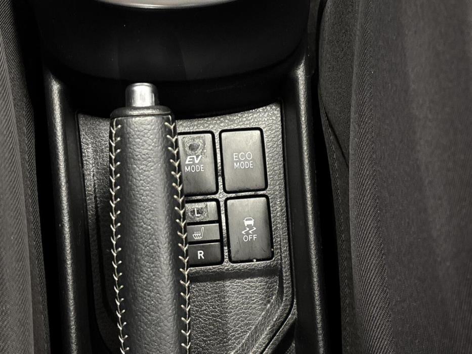 TOYOTA Yaris 2018