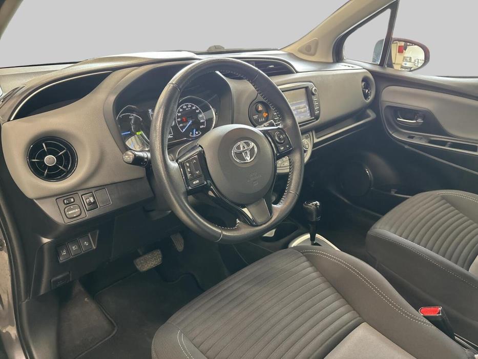 TOYOTA Yaris 2018