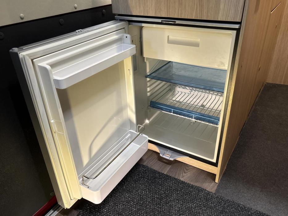 ROADCAR VAN R 600 2019