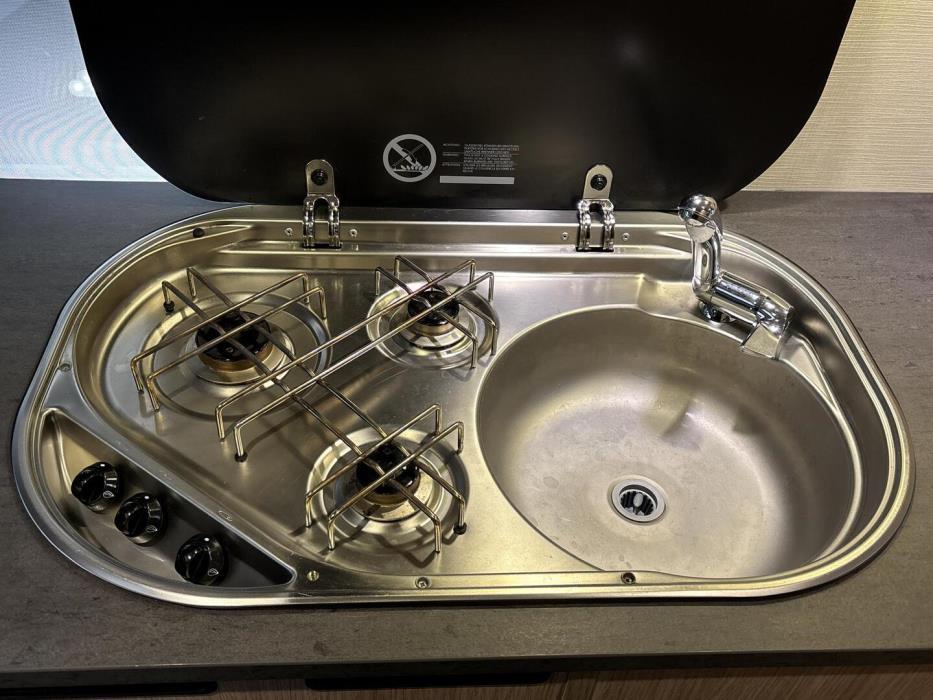 ROADCAR VAN R 600 2019