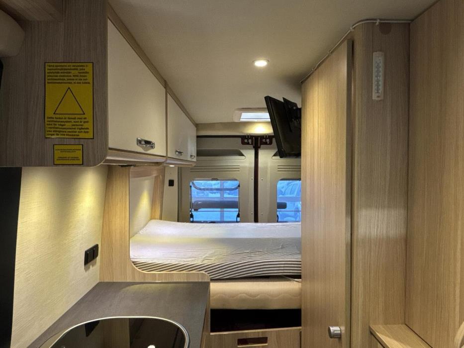 ROADCAR VAN R 600 2019