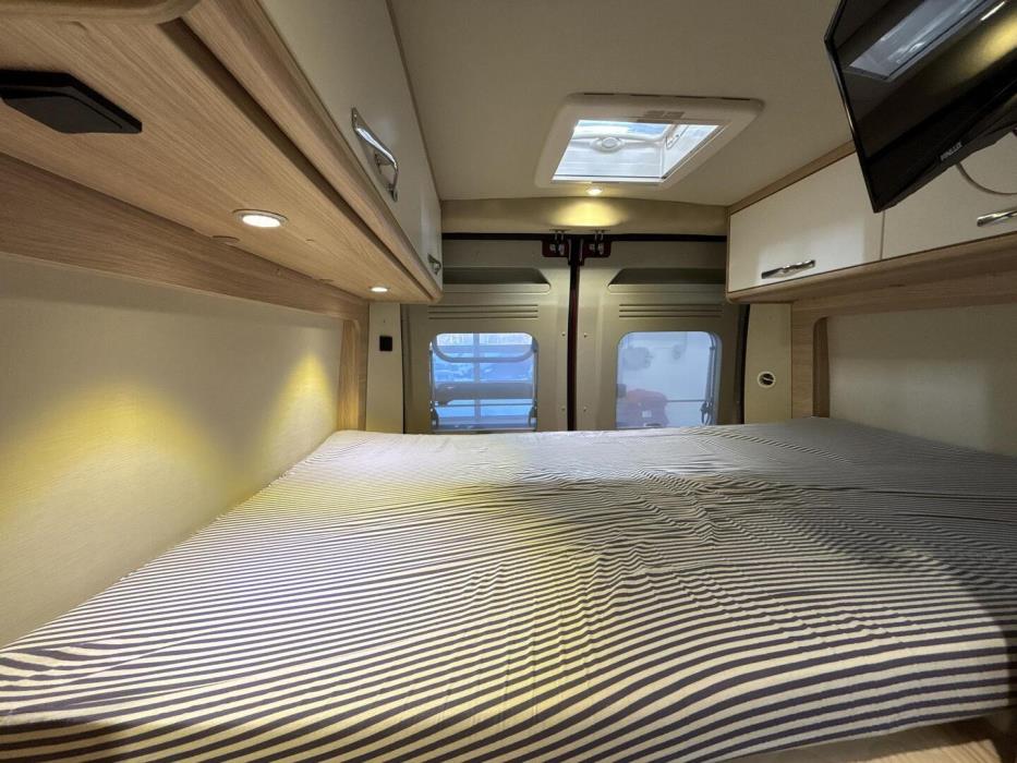 ROADCAR VAN R 600 2019