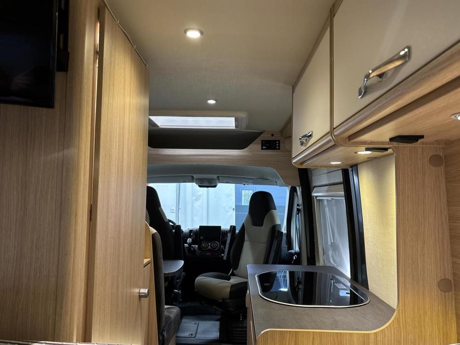 ROADCAR VAN R 600 2019