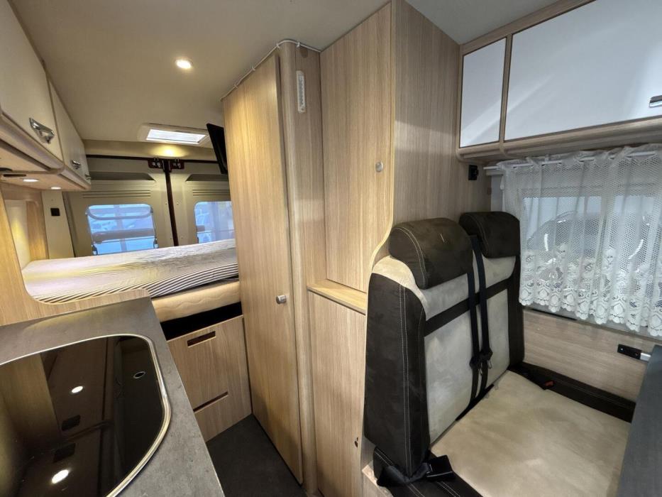 ROADCAR VAN R 600 2019