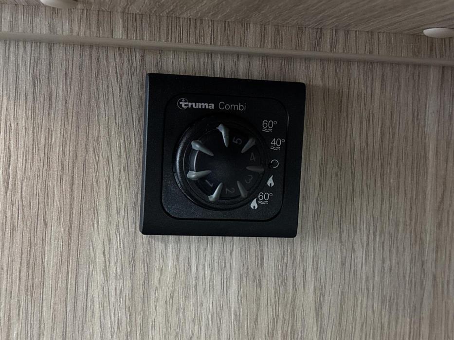 ROADCAR VAN R 600 2019