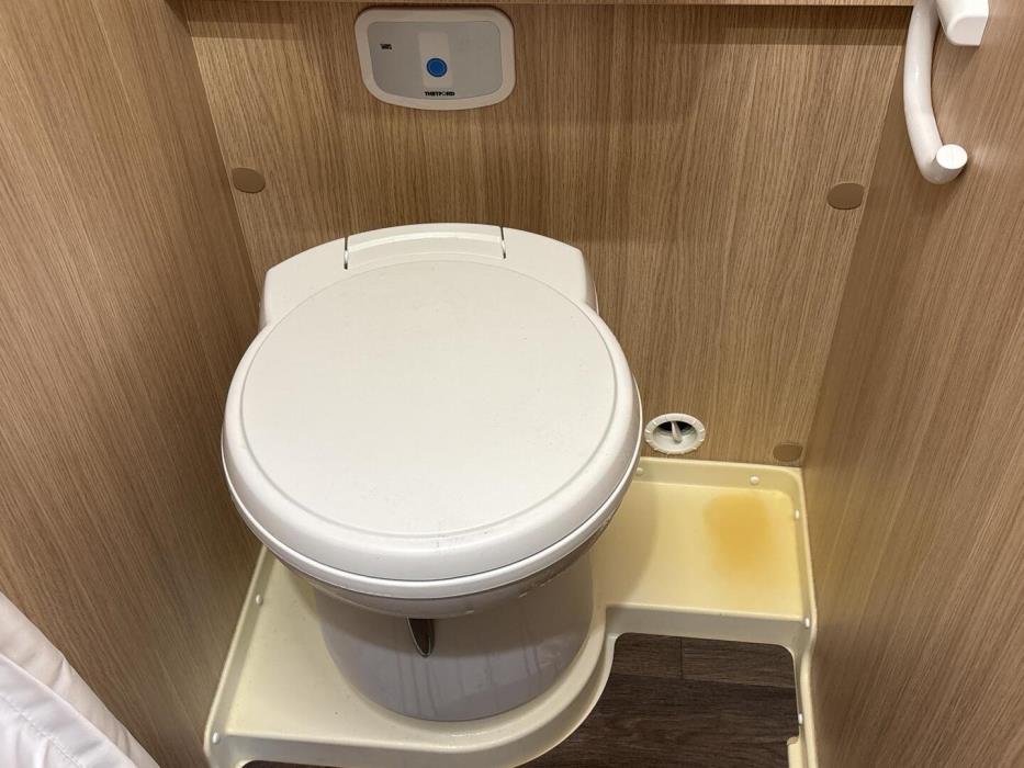 ROADCAR VAN R 600 2019