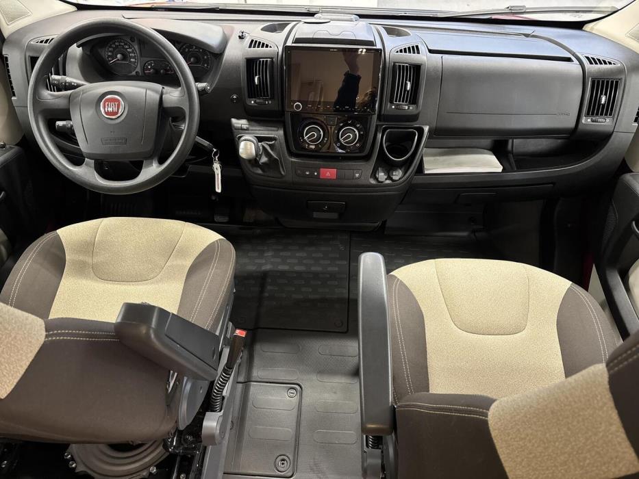 ROADCAR VAN R 600 2019