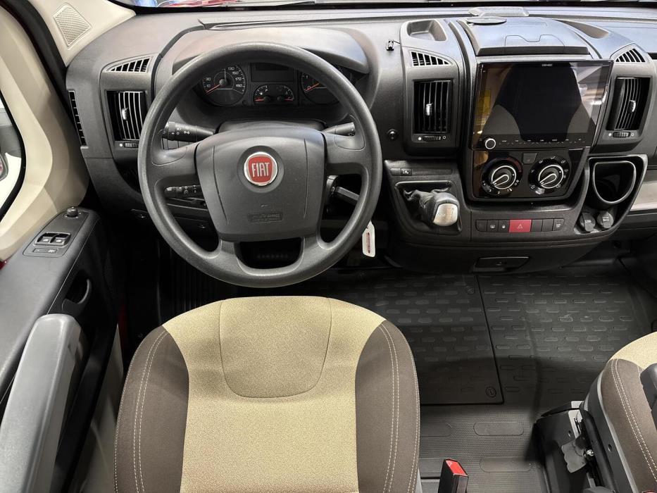 ROADCAR VAN R 600 2019