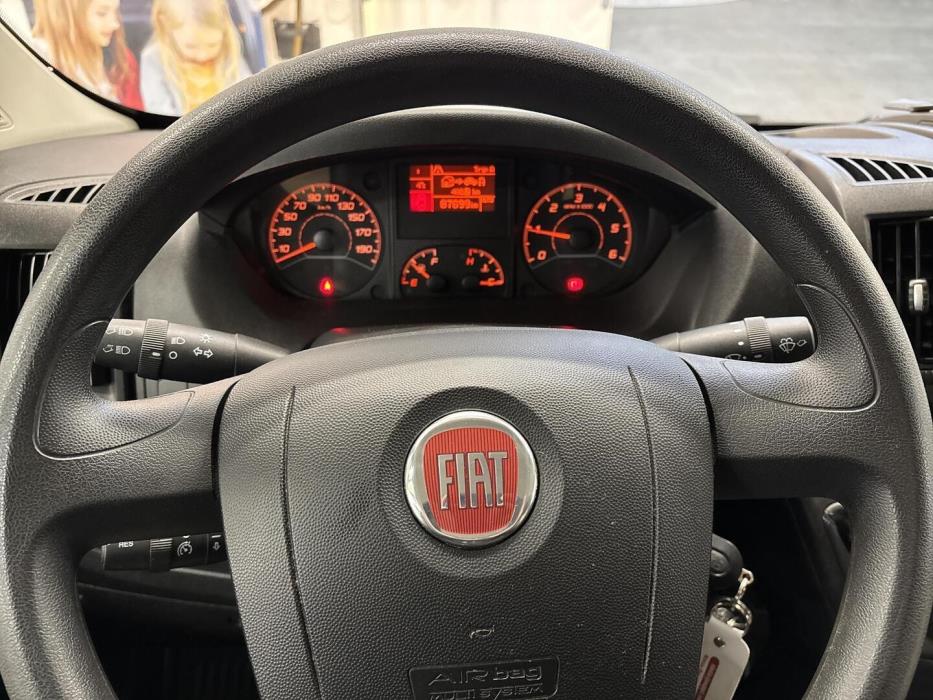 ROADCAR VAN R 600 2019