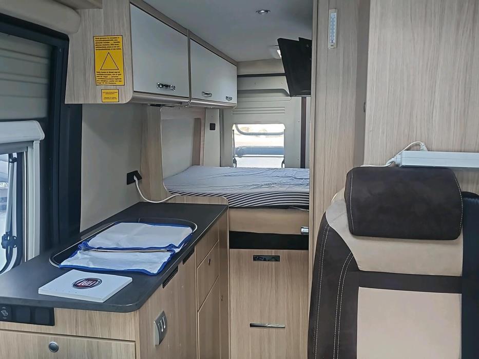 ROADCAR VAN R 600 2019