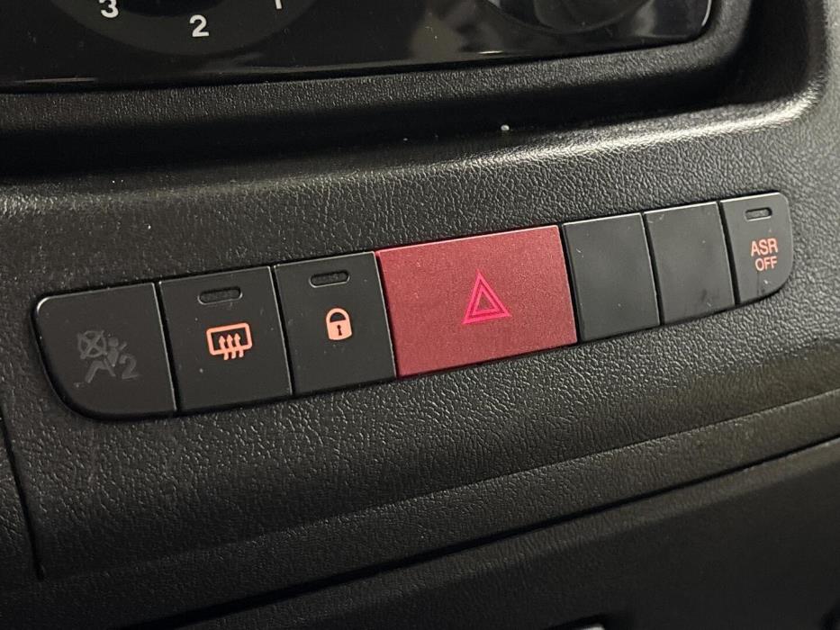 ROADCAR VAN R 600 2019