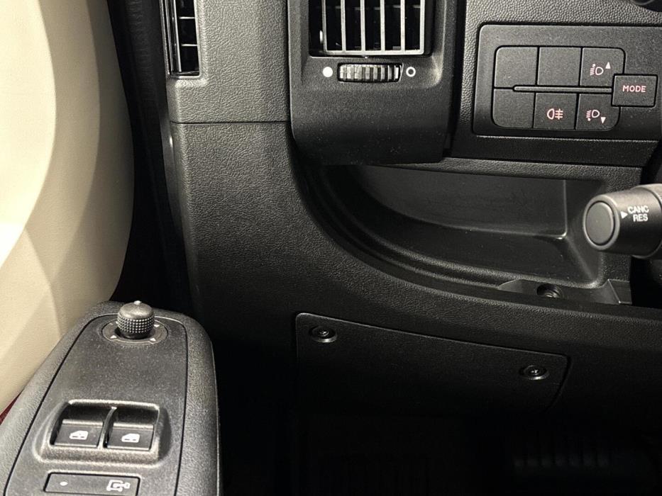 ROADCAR VAN R 600 2019