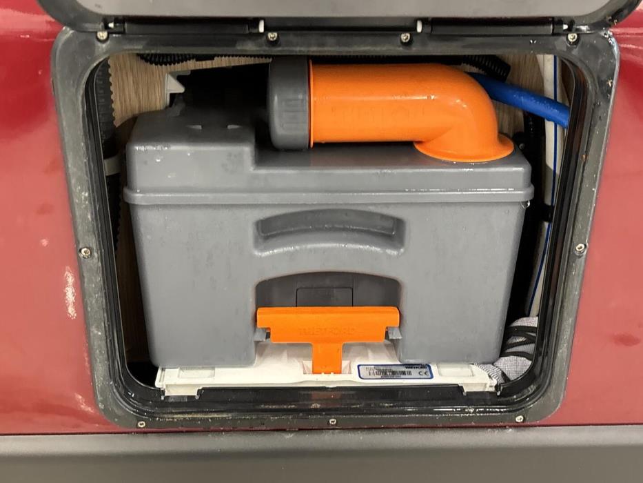 ROADCAR VAN R 600 2019