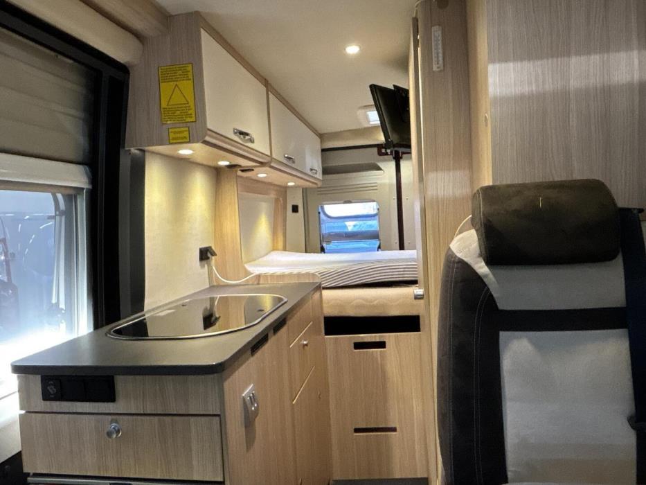 ROADCAR VAN R 600 2019