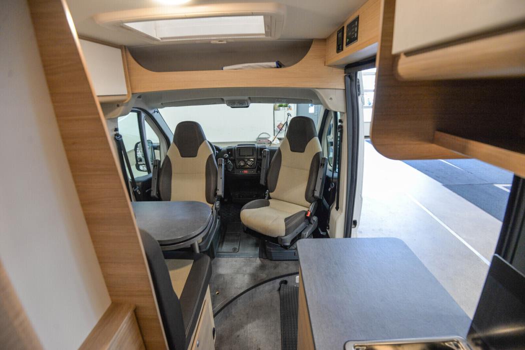 ROADCAR VAN R 600 2020