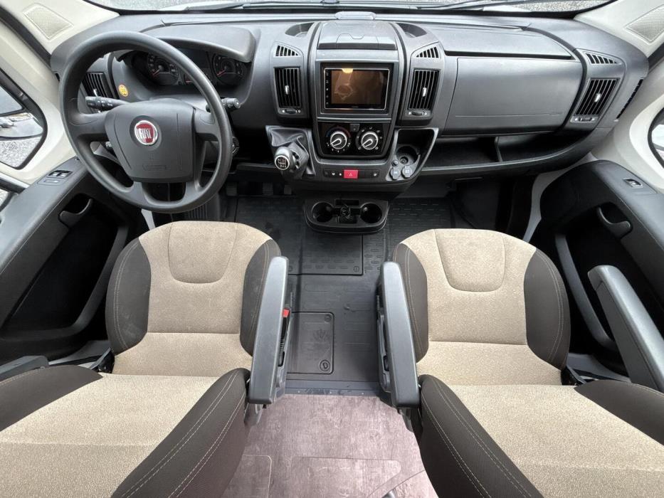 ROADCAR VAN R 600 2020