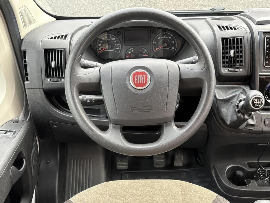 ROADCAR VAN R 600 2020