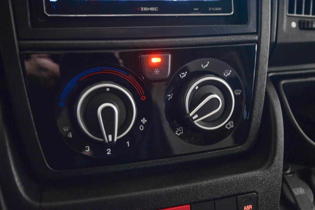 ROADCAR VAN R 600 2020