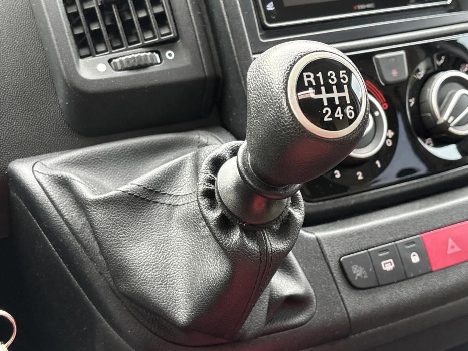 ROADCAR VAN R 600 2020