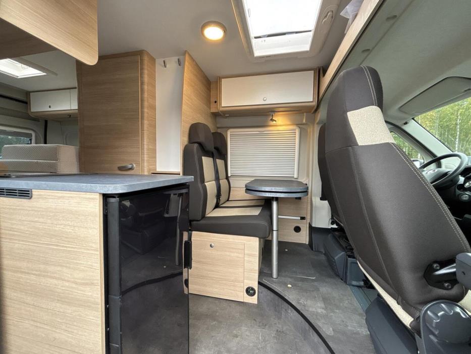 ROADCAR VAN R 600 2020