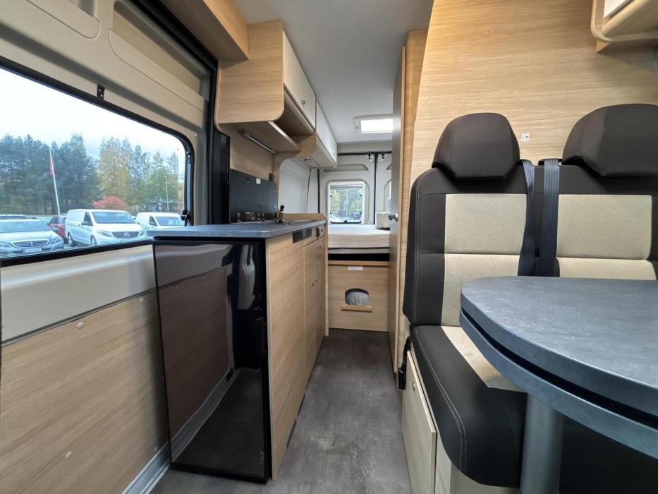 ROADCAR VAN R 600 2020