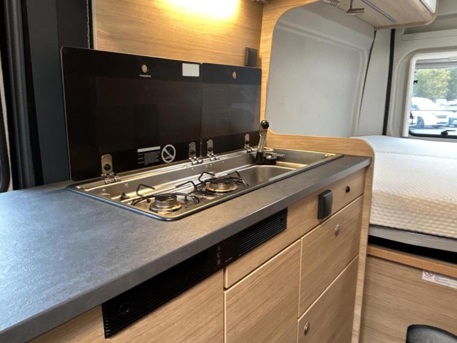 ROADCAR VAN R 600 2020