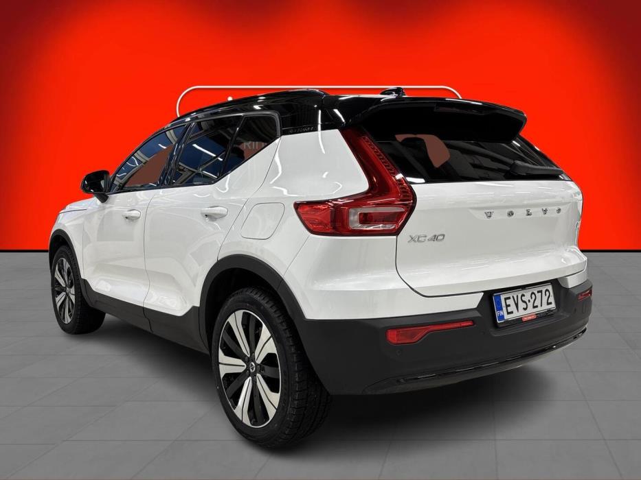 VOLVO XC40 2023