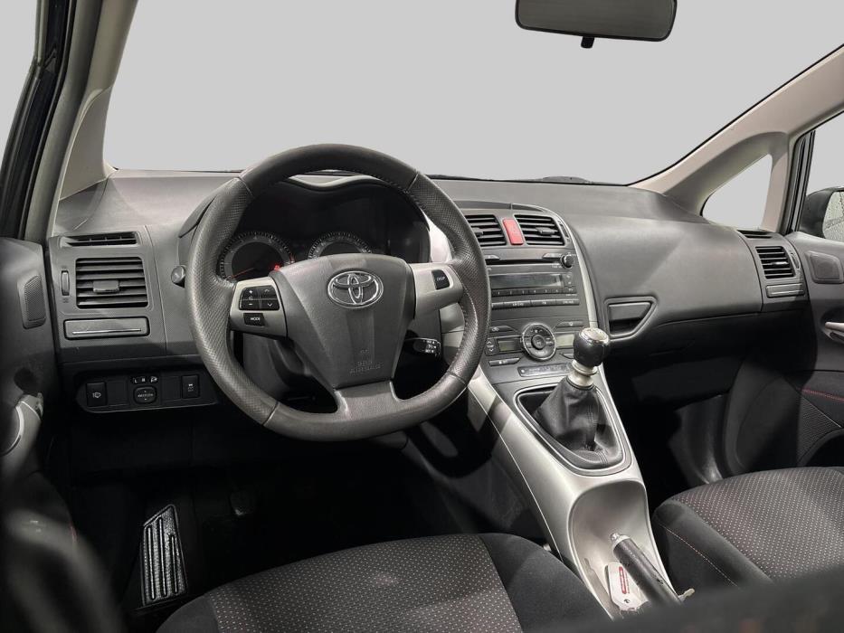 TOYOTA Auris 2012